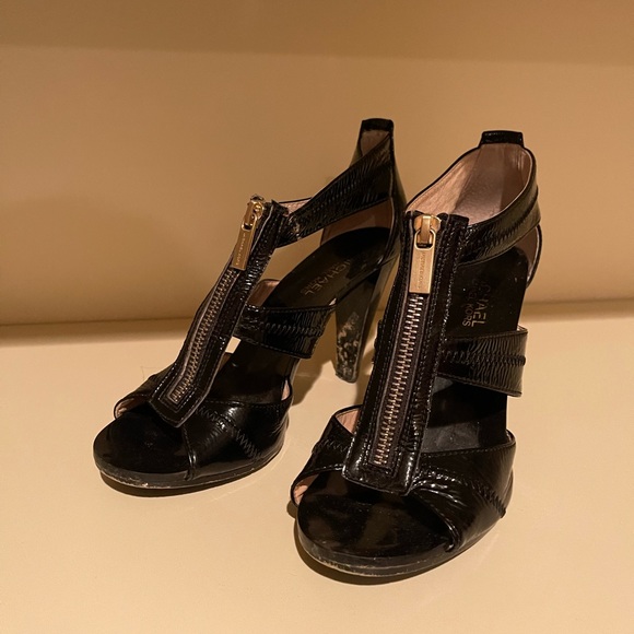 MICHAEL Michael Kors Shoes - Michael Kors 7.5